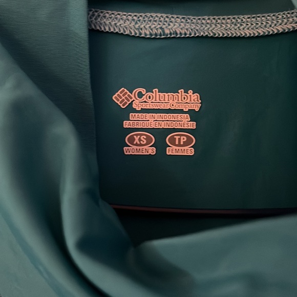 COLUMBIA TOP - Picture 2 of 3